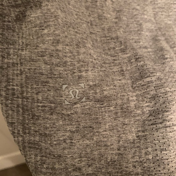 Men’s lulu long sleeve - Picture 2 of 3